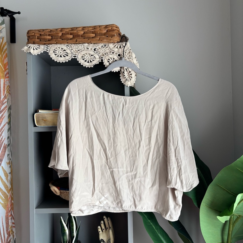 vince. 100% silk oversized cropped tee